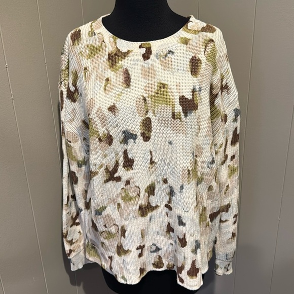 525 100% cotton ribbed knit crewneck sweater. White w/ earth tones print. Small - Picture 1 of 5